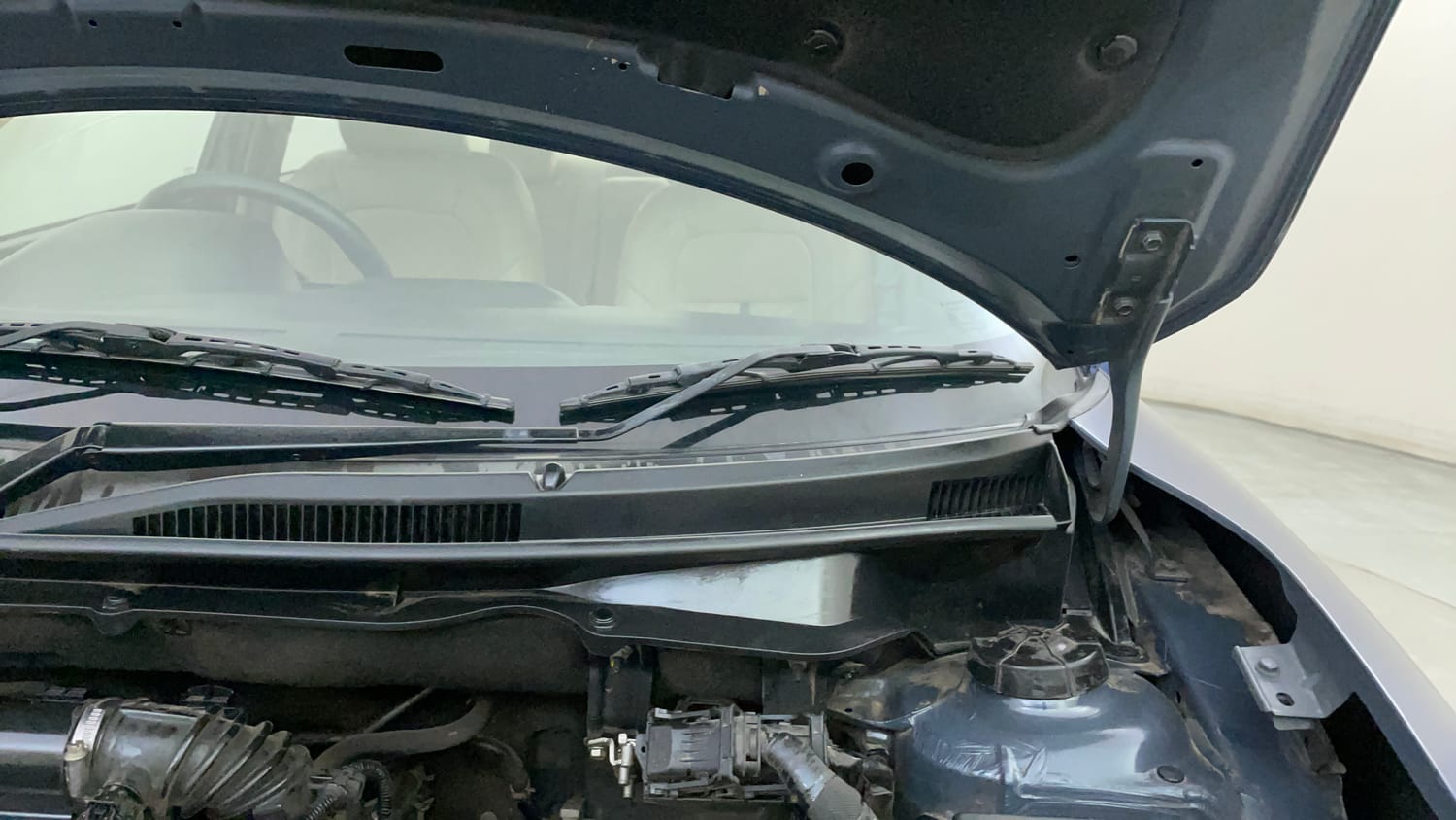 Used 2018 Maruti Suzuki Dzire VXi AMT Petrol Automatic engine ENGINE LEFT SIDE HINGE & APRON VIEW