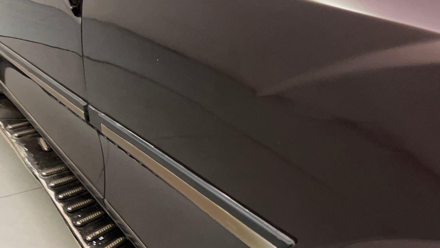 Used 2017 Mahindra XUV500 W10 AT Diesel Automatic dents MINOR SCRATCH