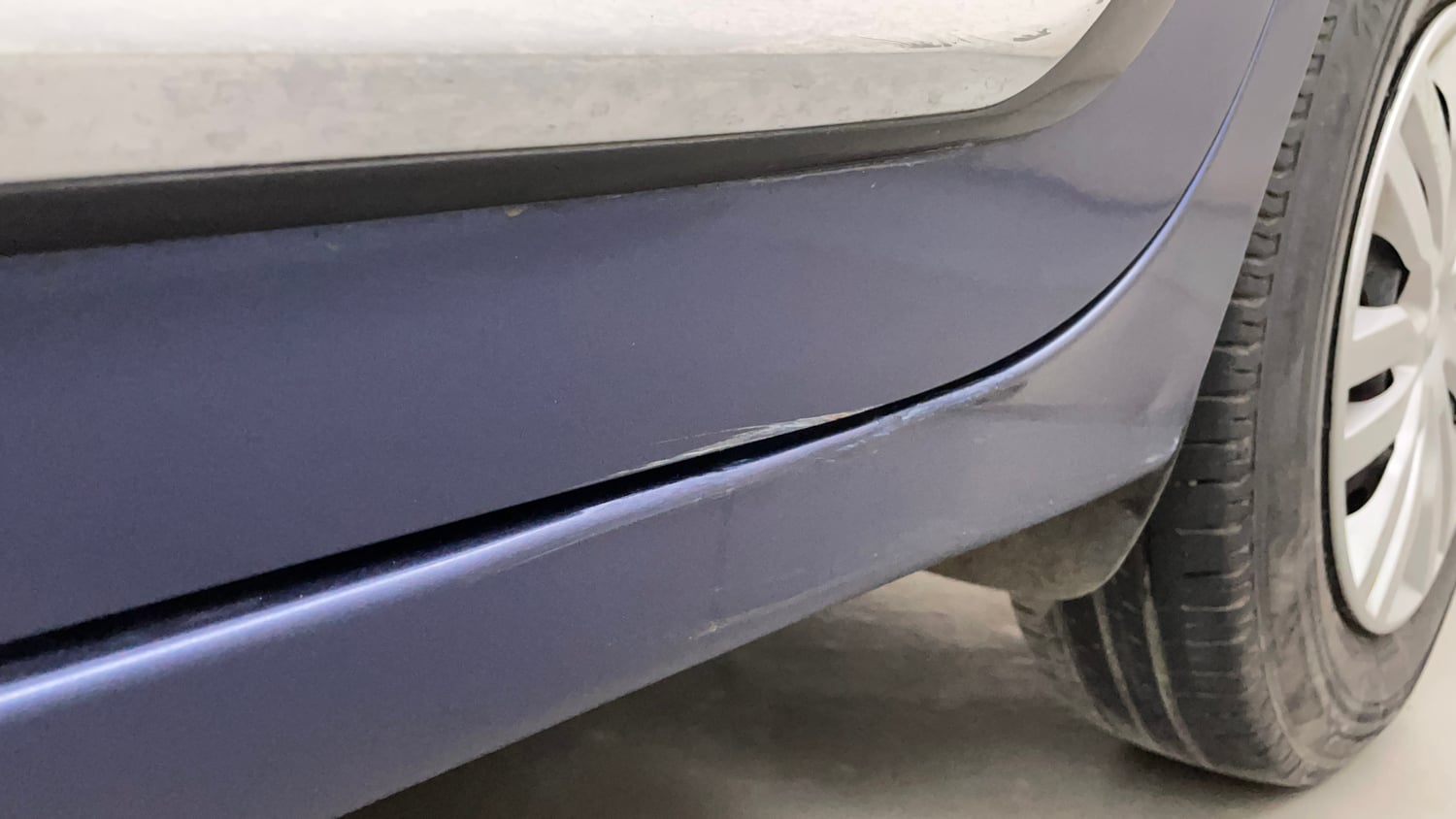Used 2018 Maruti Suzuki Dzire VXi AMT Petrol Automatic dents MINOR SCRATCH