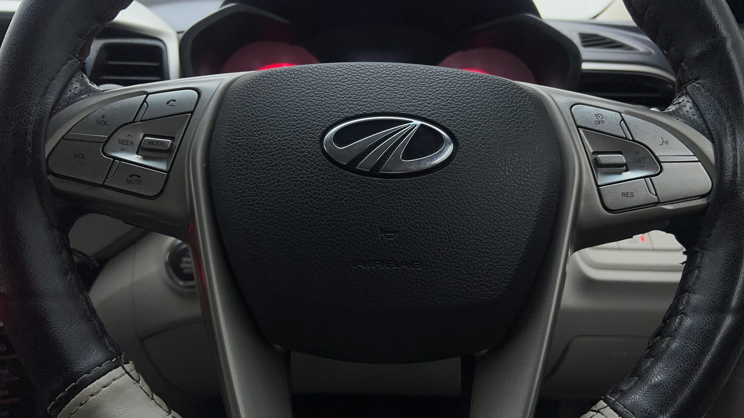 Used 2021 Mahindra XUV 300 W8 1.2 Petrol Petrol Manual top_features Airbags