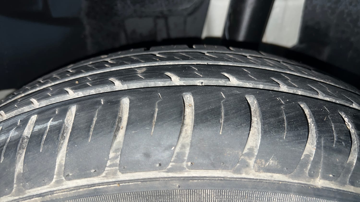 Used 2022 Maruti Suzuki Swift VXi Petrol Manual tyres LEFT REAR TYRE TREAD VIEW