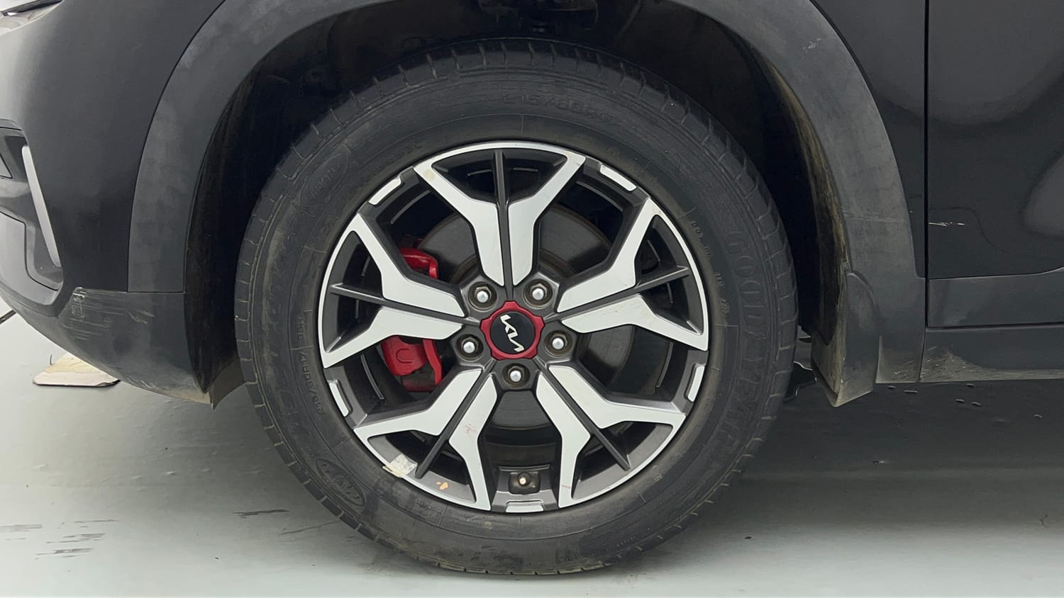 Used 2022 Kia Seltos GTX Plus 1.5 Diesel AT Diesel Automatic tyres LEFT FRONT TYRE RIM VIEW
