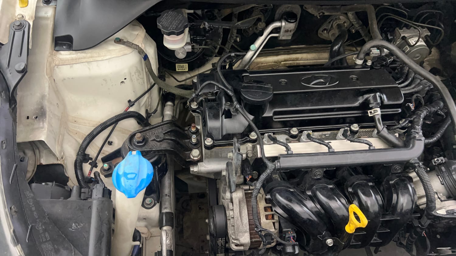 Used 2016 Hyundai Elite i20 Sportz 1.2 Petrol Manual engine ENGINE RIGHT SIDE VIEW