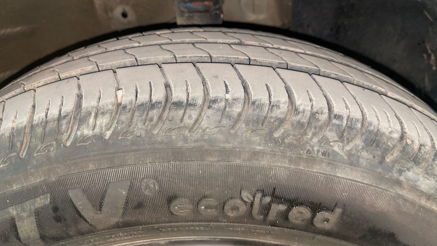 Used 2024 Maruti Suzuki Wagon R VXI 1.0 AGS Petrol Automatic tyres RIGHT FRONT TYRE TREAD VIEW
