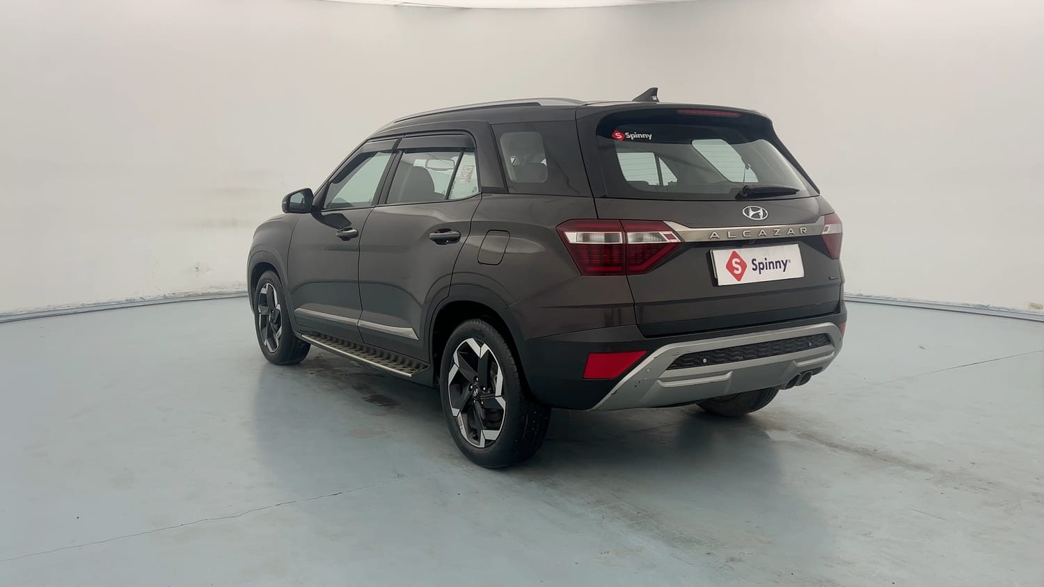 Used 2022 Hyundai Alcazar Signature (O) 7 Seater 1.5 Diesel AT Diesel Automatic exterior LEFT REAR CORNER VIEW