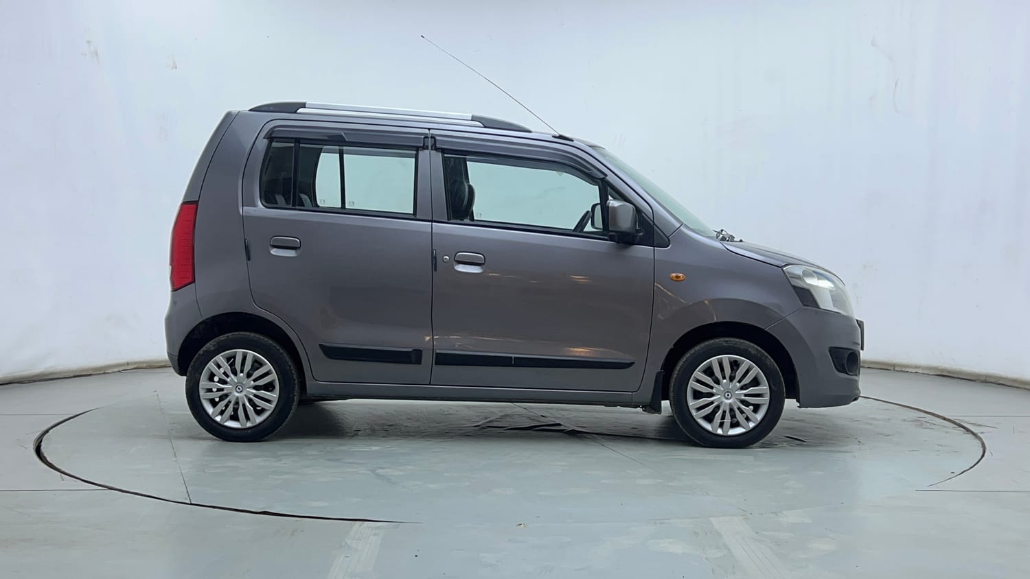 Used 2017 Maruti Suzuki Wagon R VXI Petrol Manual exterior RIGHT SIDE VIEW