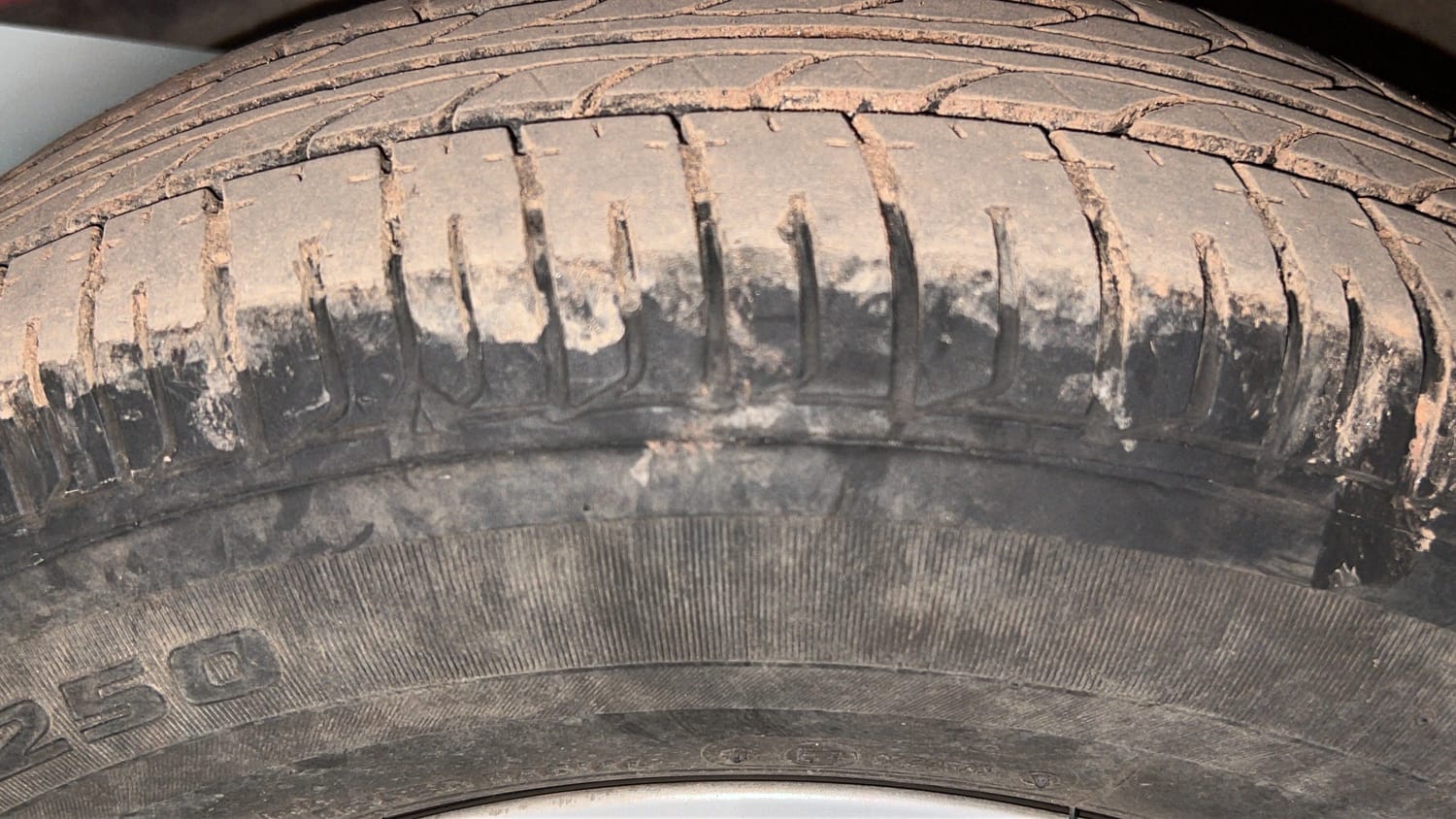 Used 2016 Hyundai i10 Sportz 1.1 iRDE2 Petrol Manual tyres LEFT FRONT TYRE TREAD VIEW