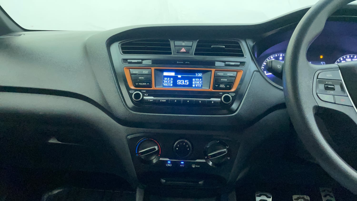 Used 2016 Hyundai i20 Active 1.2 S Petrol Manual interior MUSIC SYSTEM & AC CONTROL VIEW