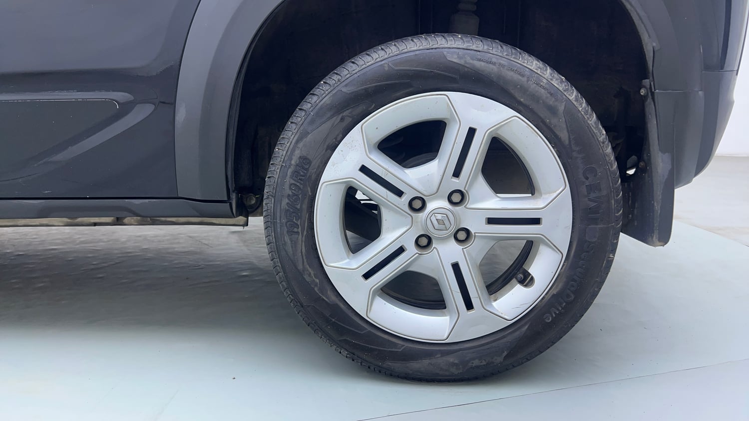 Used 2024 Renault Kiger RXT AMT Petrol Automatic tyres LEFT REAR TYRE RIM VIEW