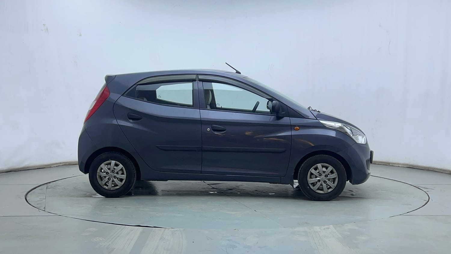 Used 2017 Hyundai Eon Era + Petrol Manual exterior RIGHT SIDE VIEW