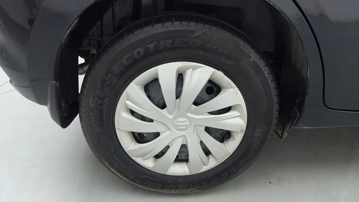 Used 2025 Maruti Suzuki Swift VXi AMT Petrol Automatic tyres RIGHT REAR TYRE RIM VIEW