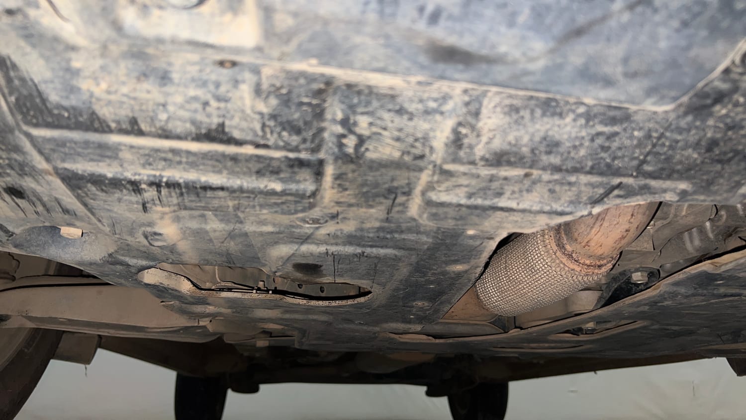 Used 2024 Mahindra XUV 300 W8 (O) 1.2 Petrol Petrol Manual extra FRONT LEFT UNDERBODY VIEW