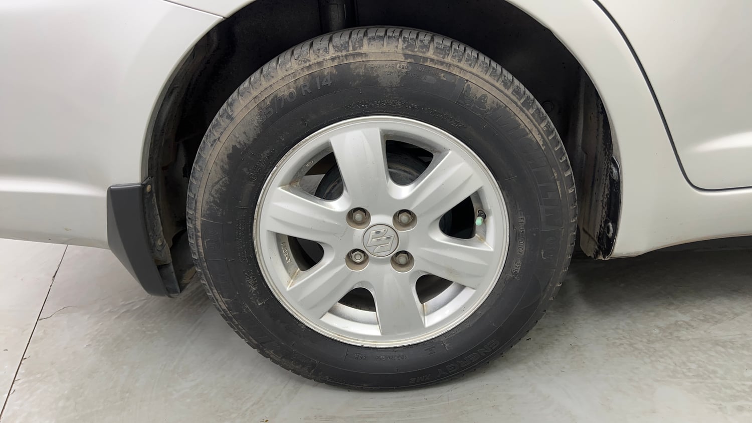 Used 2012 Maruti Suzuki Swift Dzire ZXi 1.2 BS-IV Petrol Manual tyres RIGHT REAR TYRE RIM VIEW