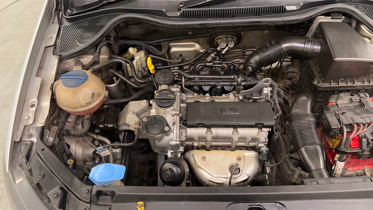 Used 2015 Volkswagen Polo Comfortline 1.2L (P) Petrol Manual engine ENGINE RIGHT SIDE VIEW
