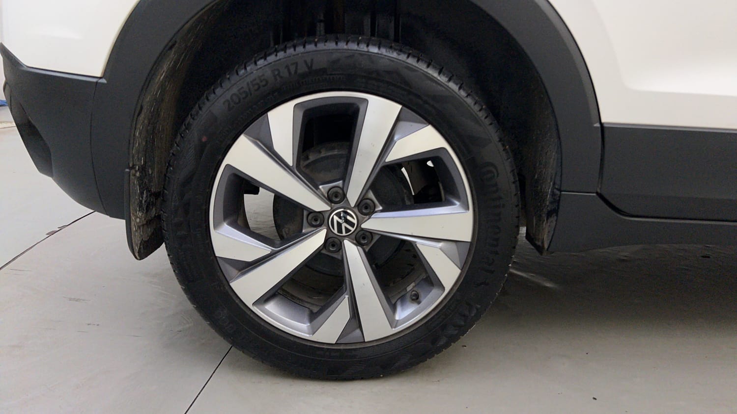 Used 2023 Volkswagen Taigun Topline 1.0 TSI AT Petrol Automatic tyres RIGHT REAR TYRE RIM VIEW
