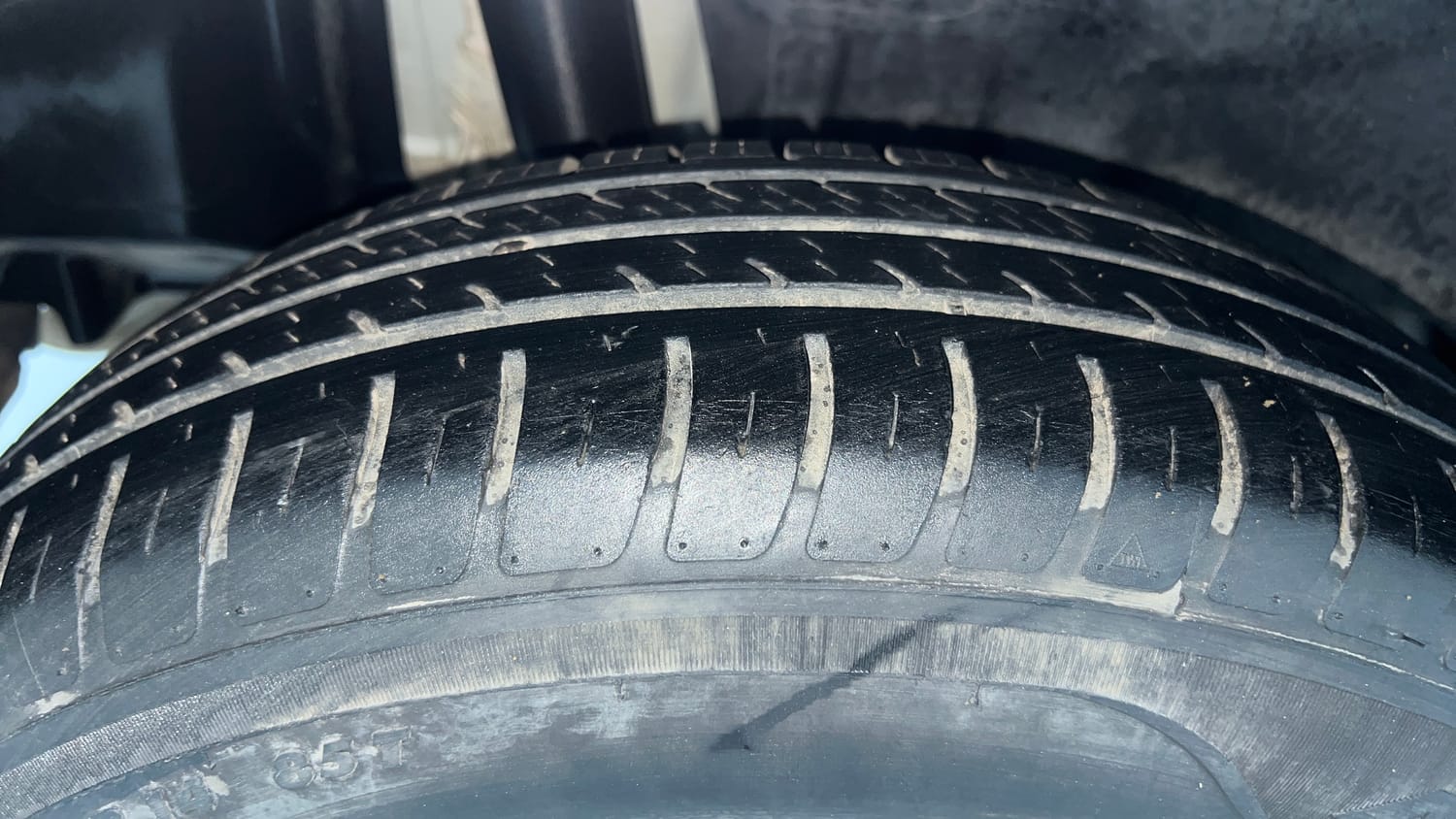 Used 2022 Maruti Suzuki Swift VXi Petrol Manual tyres RIGHT REAR TYRE TREAD VIEW