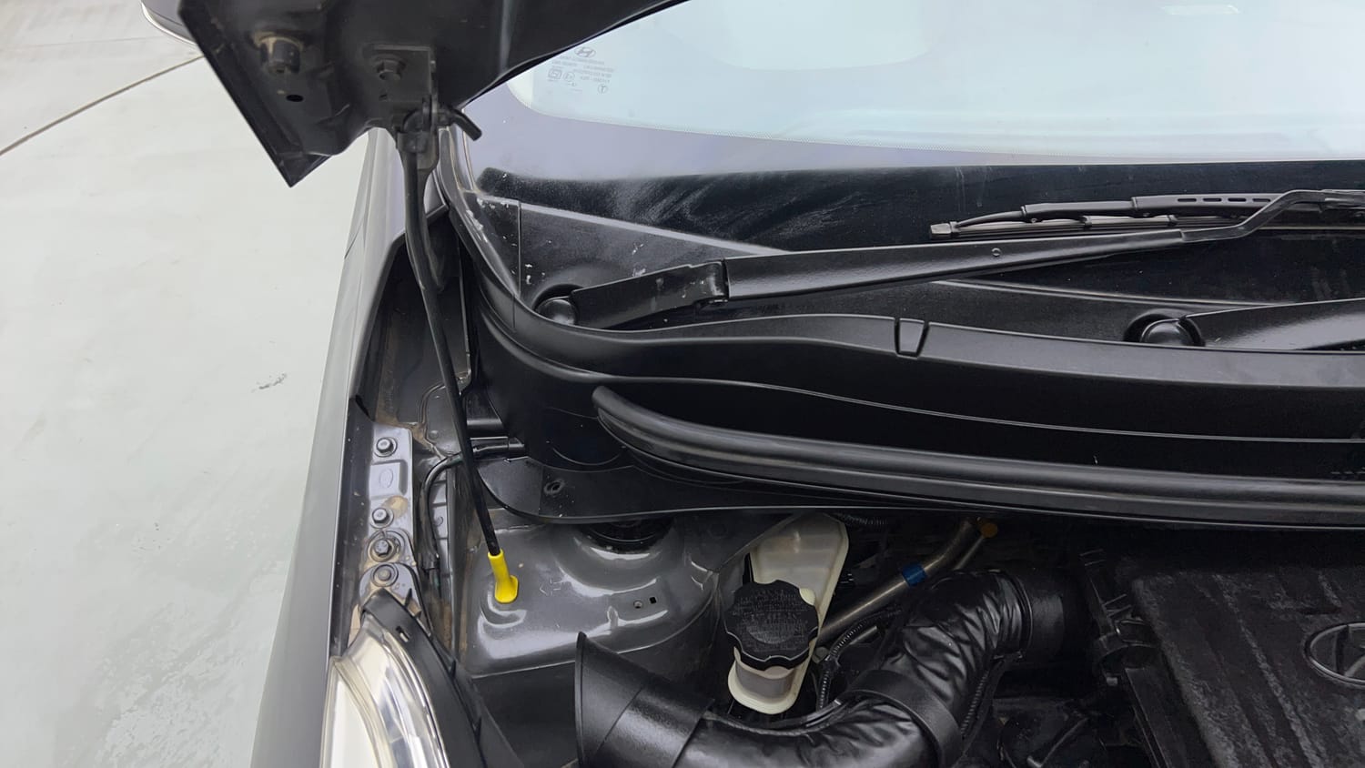 Used 2019 Hyundai Grand i10 Sportz 1.2 Kappa VTVT Petrol Manual engine ENGINE RIGHT SIDE HINGE & APRON VIEW