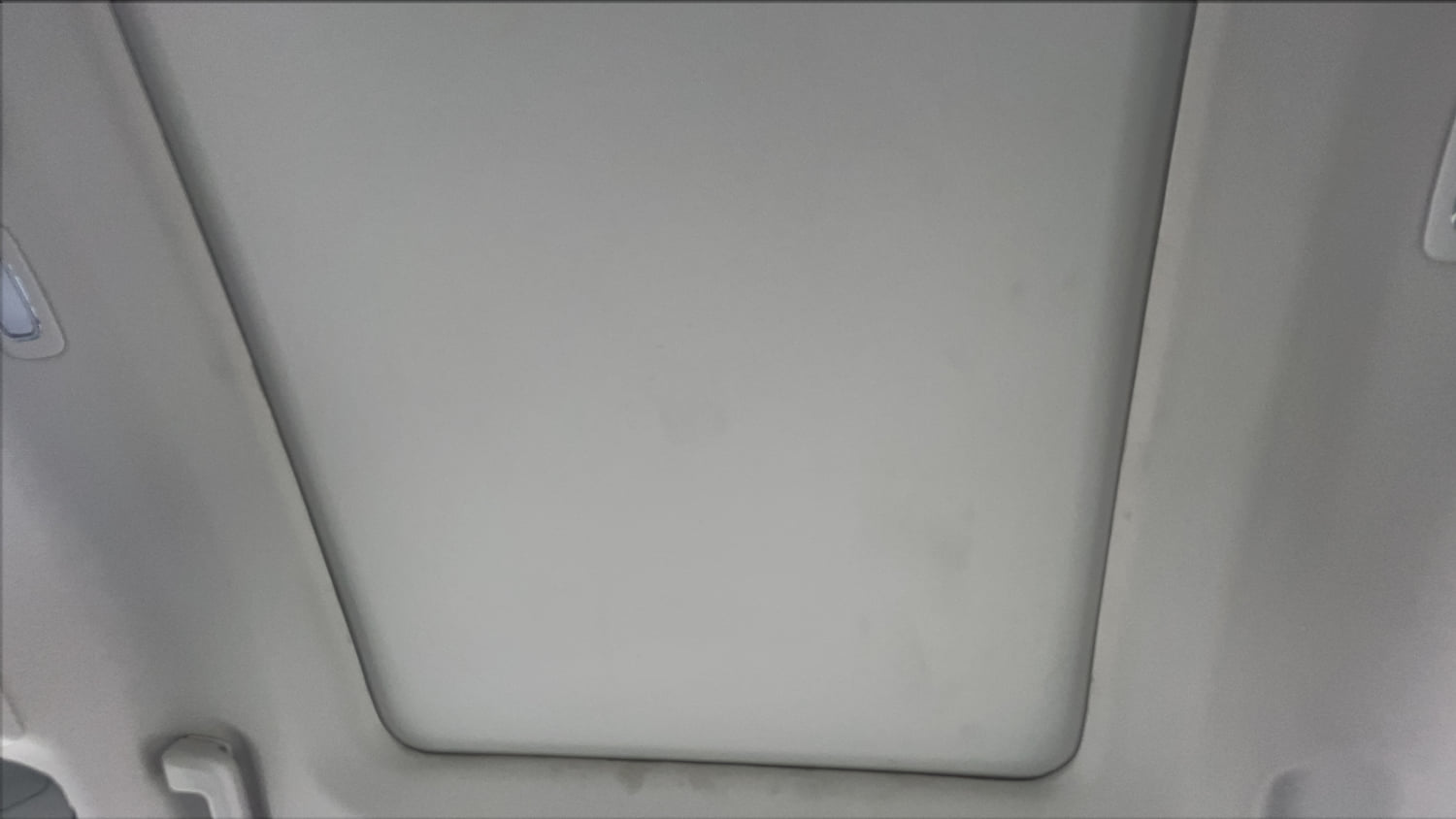 Used 2022 Mahindra XUV700 AX 5 Petrol AT 5 STR Petrol Automatic top_features Sunroof