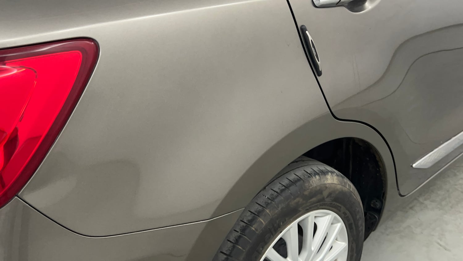 Used 2022 Maruti Suzuki Dzire ZXi CNG Cng Manual dents MINOR SCRATCH