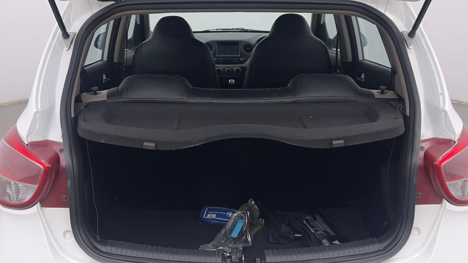 Used 2020 Hyundai Grand i10 Sportz 1.2 Kappa VTVT Petrol Manual interior DICKY INSIDE VIEW