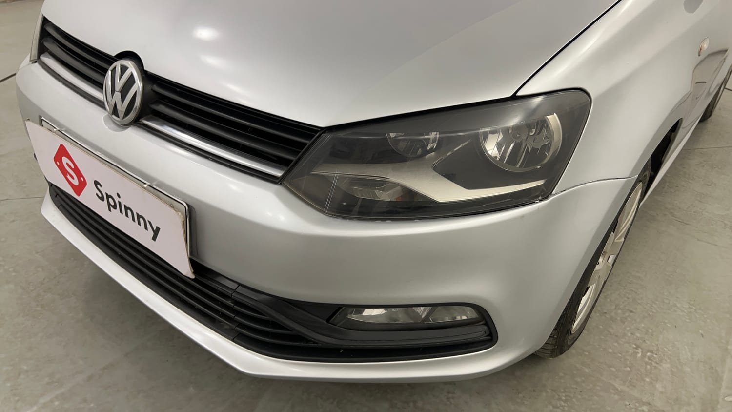 Used 2015 Volkswagen Polo Comfortline 1.2L (P) Petrol Manual dents MINOR SCRATCH