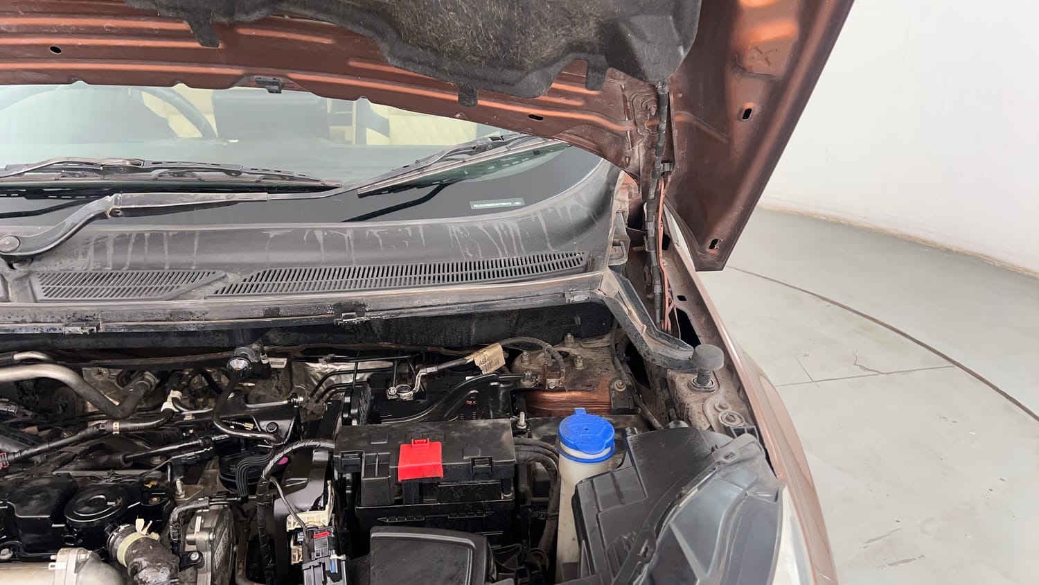 Used 2019 Ford EcoSport Titanium + 1.5L TDCi Diesel Manual engine ENGINE LEFT SIDE HINGE & APRON VIEW