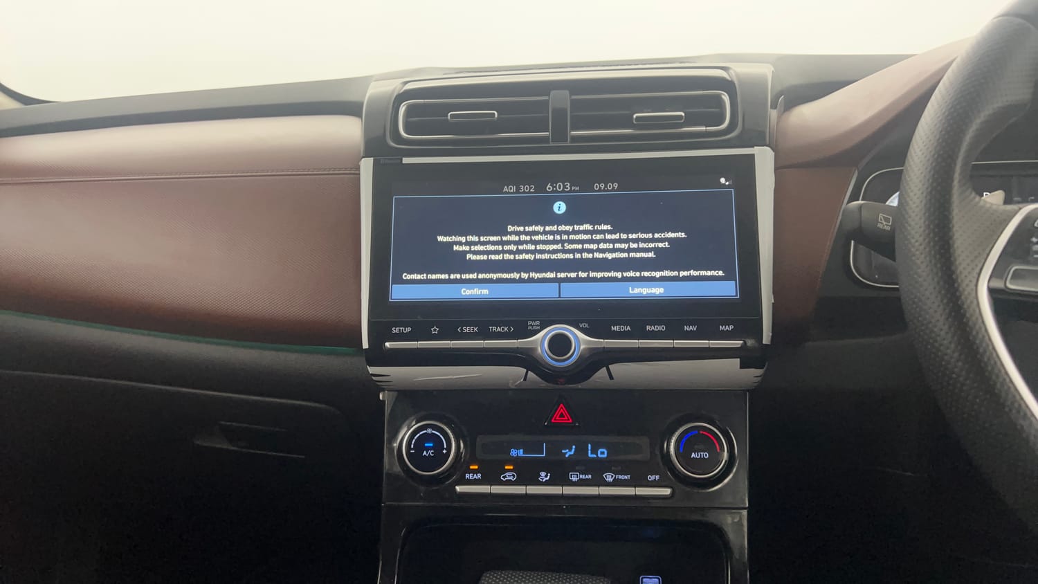 Used 2022 Hyundai Alcazar Signature (O) 7 Seater 1.5 Diesel AT Diesel Automatic interior MUSIC SYSTEM & AC CONTROL VIEW