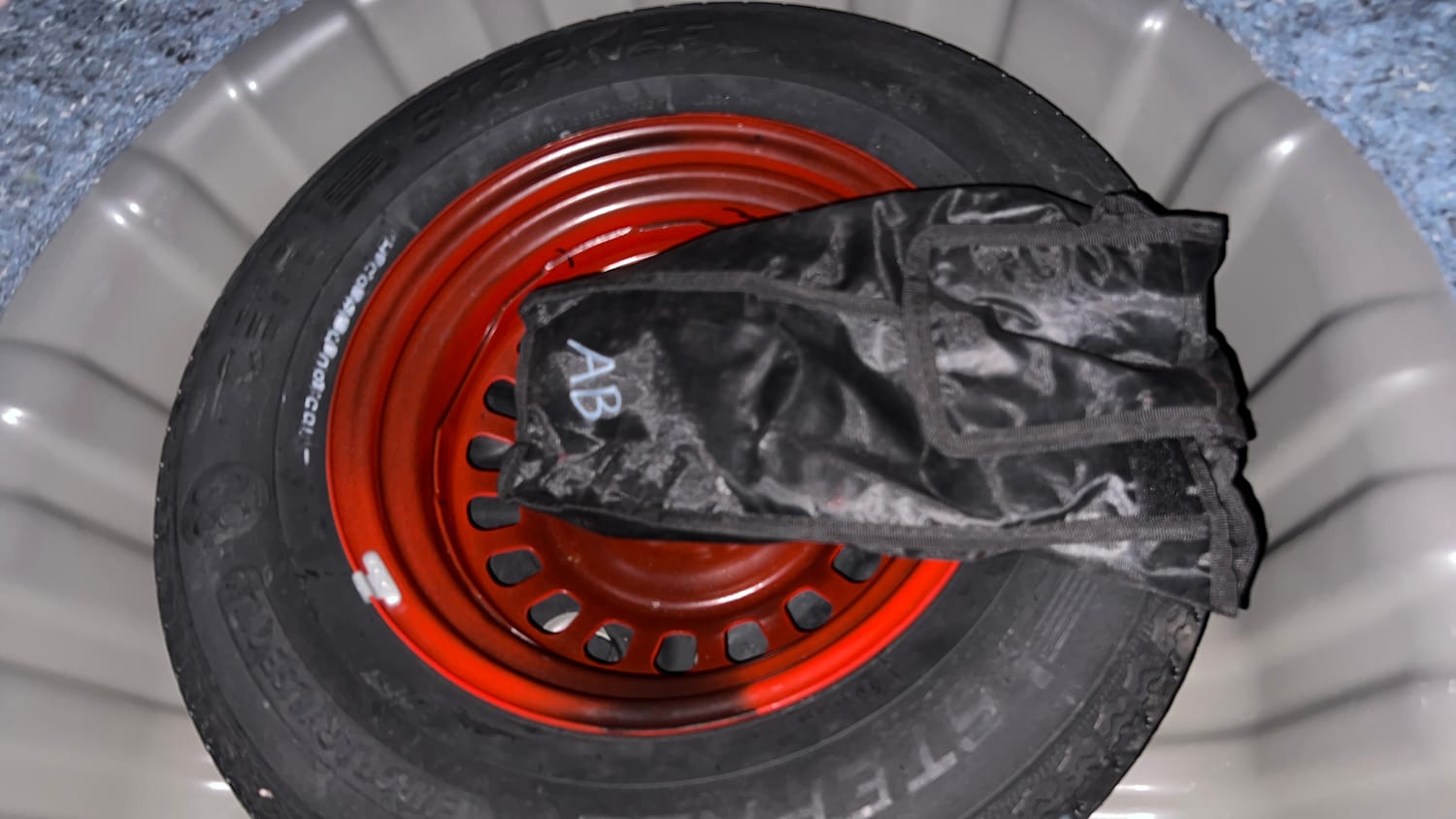 Used 2024 Nissan Magnite XL AMT Petrol Automatic tyres SPARE TYRE VIEW