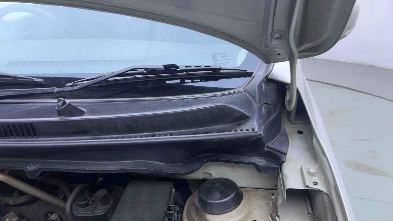 Used 2017 Maruti Suzuki Celerio ZXI (O) AMT Petrol Automatic engine ENGINE LEFT SIDE HINGE & APRON VIEW