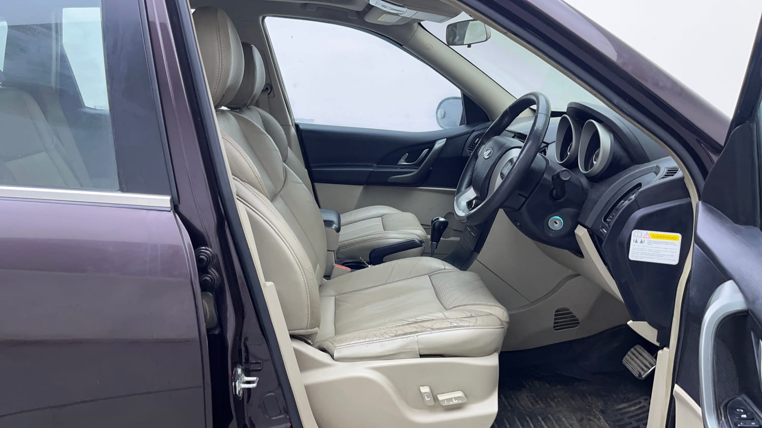 Used 2016 Mahindra XUV500 W10 AT Diesel Automatic interior RIGHT SIDE FRONT DOOR CABIN VIEW