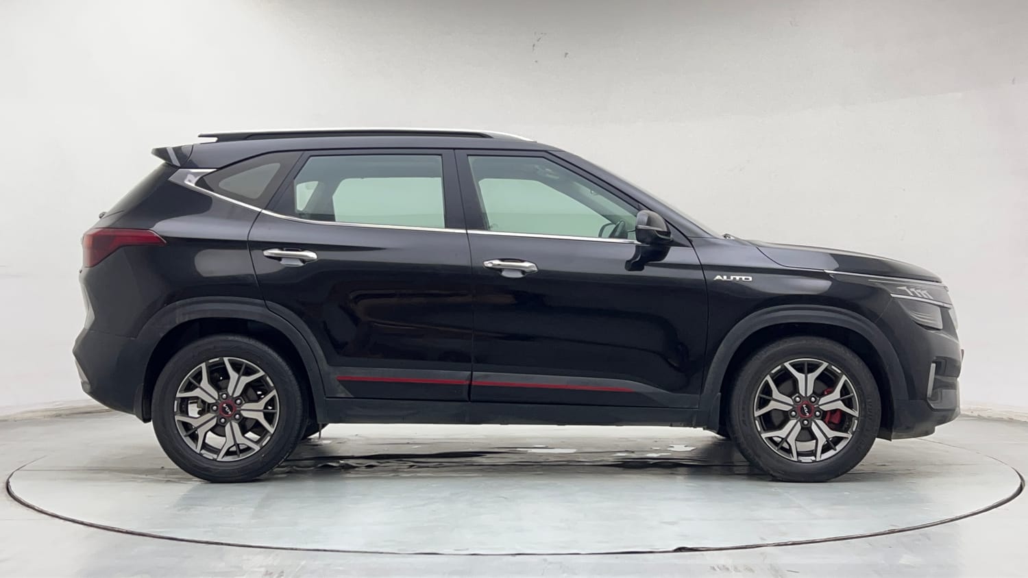 Used 2022 Kia Seltos GTX Plus 1.5 Diesel AT Diesel Automatic exterior RIGHT SIDE VIEW