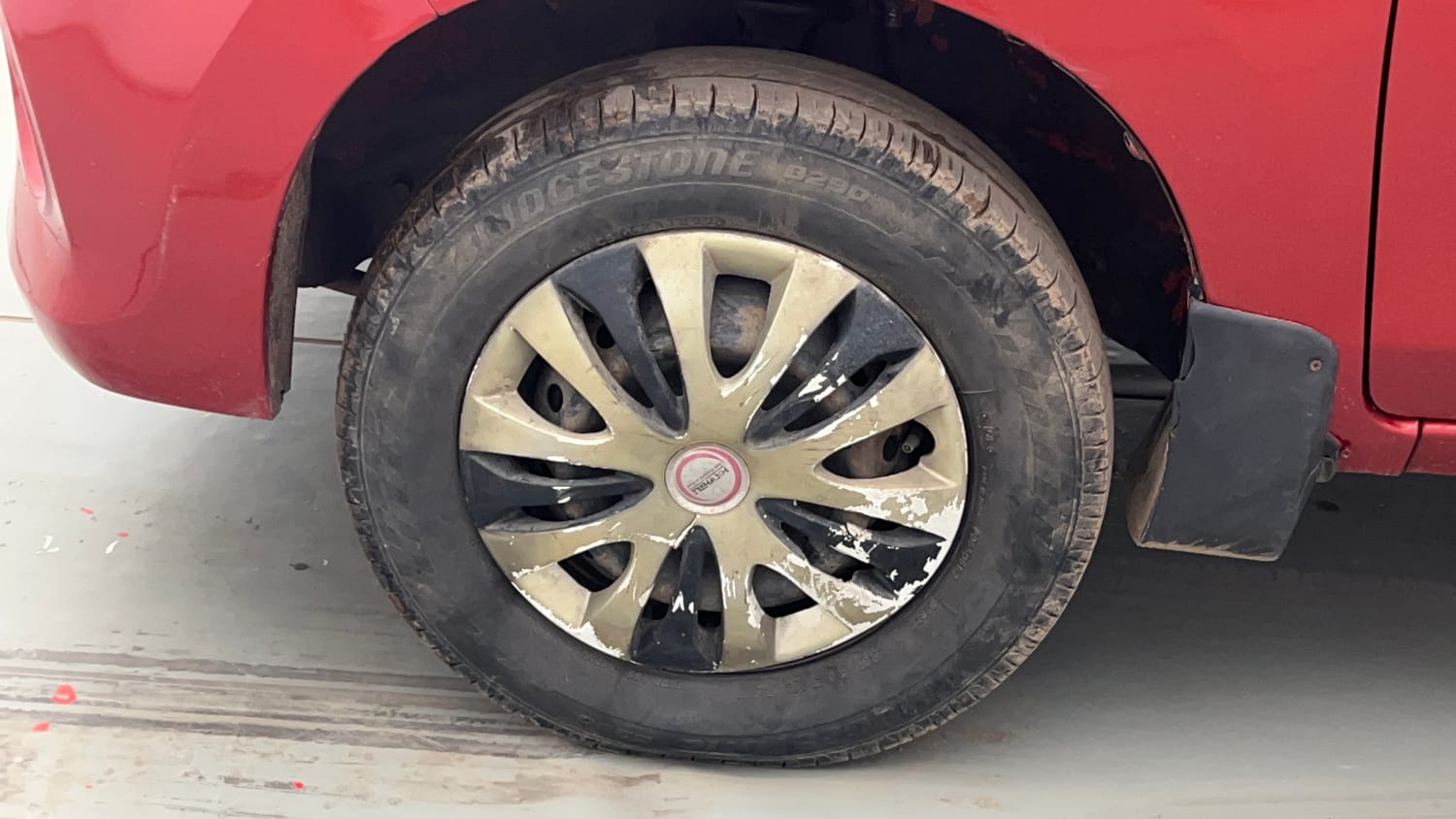 Used 2017 Maruti Suzuki Alto 800 LXi Petrol Manual tyres LEFT FRONT TYRE RIM VIEW