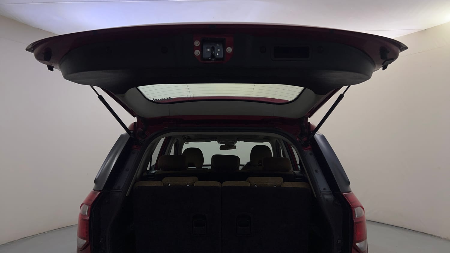 Used 2019 Mahindra XUV500 W9 AT Diesel Automatic interior DICKY DOOR OPEN VIEW