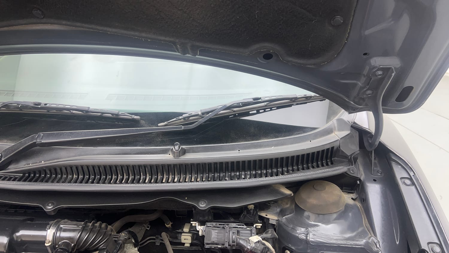 Used 2018 Maruti Suzuki Baleno Alpha 1.2 AT Petrol Automatic engine ENGINE LEFT SIDE HINGE & APRON VIEW