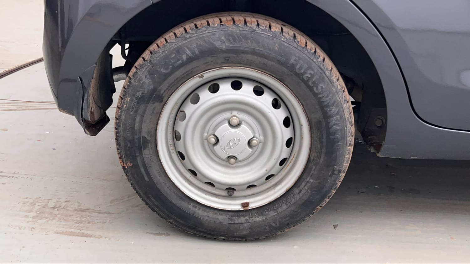Used 2020 Hyundai Santro Era Executive Petrol Manual tyres RIGHT REAR TYRE RIM VIEW