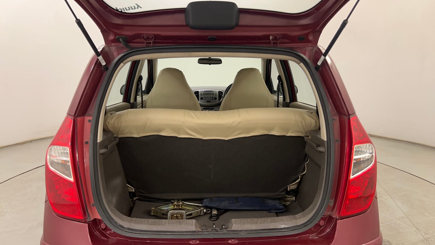 Used 2015 Hyundai i10 Sportz 1.1 iRDE2 Petrol Manual interior DICKY INSIDE VIEW
