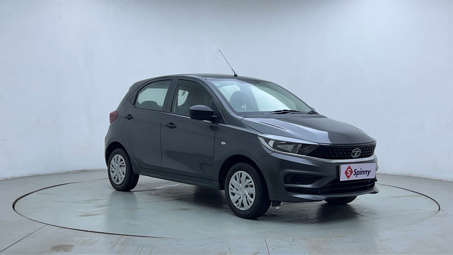 Used 2022 Tata Tiago XE Petrol Manual exterior RIGHT FRONT CORNER VIEW