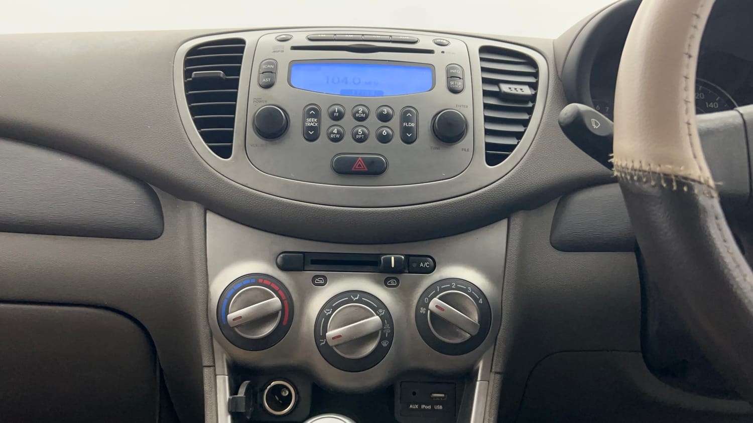 Used 2016 Hyundai i10 Sportz 1.1 iRDE2 Petrol Manual top_features Integrated (in-dash) music system