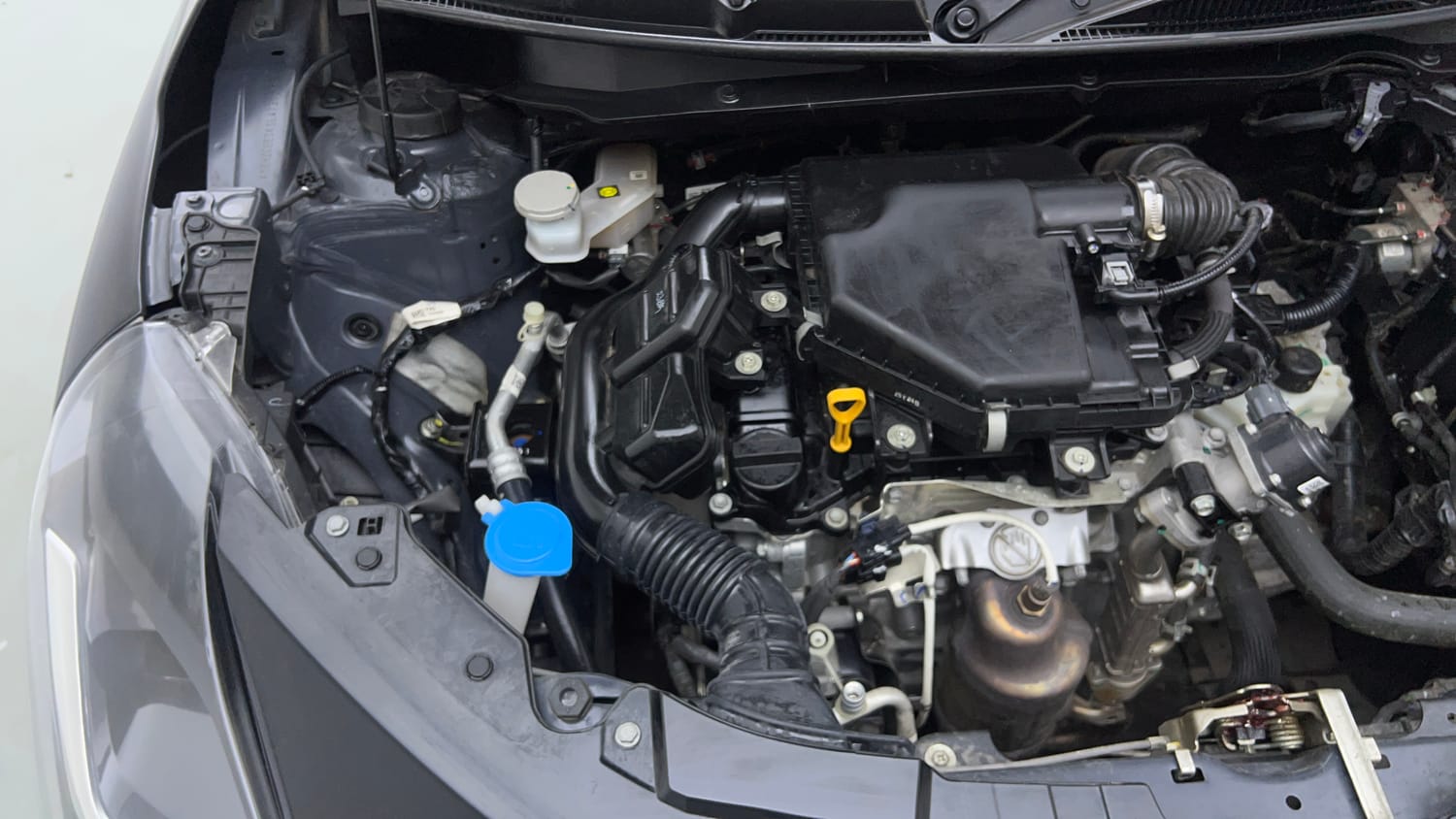 Used 2025 Maruti Suzuki Swift VXi AMT Petrol Automatic engine ENGINE RIGHT SIDE VIEW