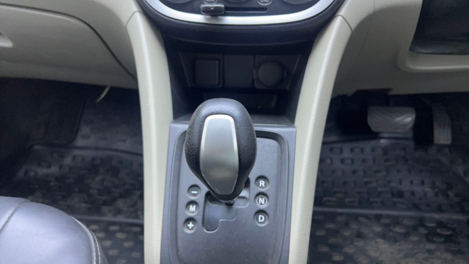 Used 2017 Maruti Suzuki Celerio ZXI (O) AMT Petrol Automatic interior GEAR  KNOB VIEW