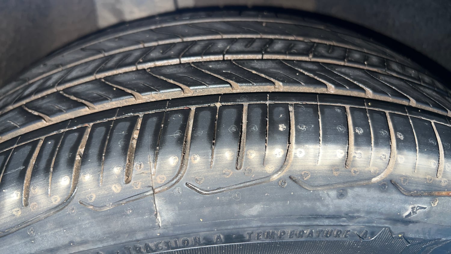 Used 2018 Maruti Suzuki Baleno Alpha Petrol+CNG (Outside Fitted) Cng Manual tyres RIGHT REAR TYRE TREAD VIEW
