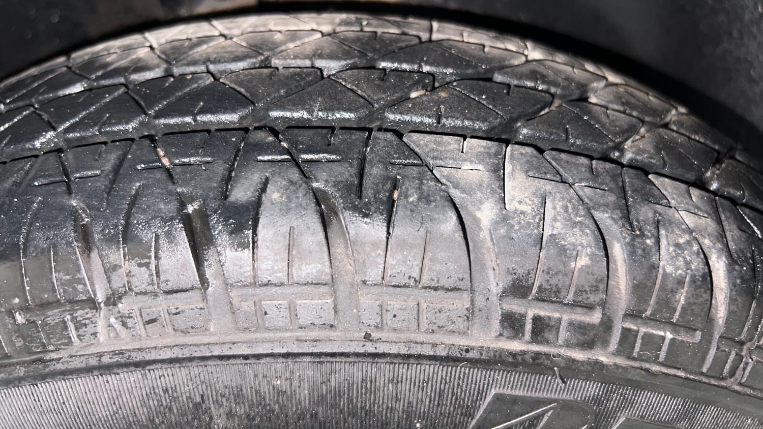 Used 2012 Maruti Suzuki Swift Dzire LXi 1.2 BS-IV Petrol Manual tyres RIGHT REAR TYRE TREAD VIEW