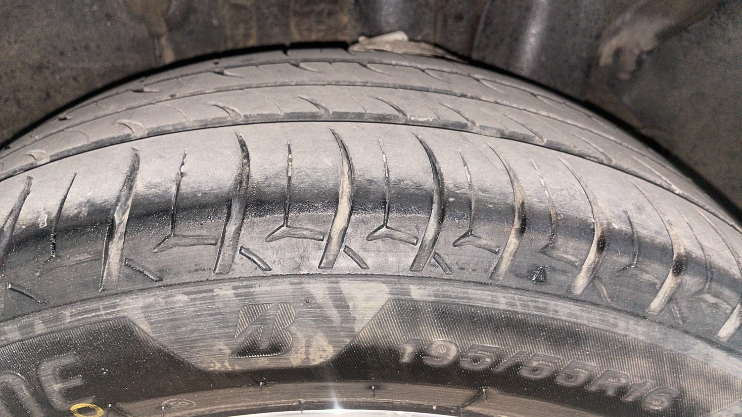 Used 2017 Hyundai Elite i20 Asta 1.2 (O) Petrol Manual tyres LEFT REAR TYRE TREAD VIEW