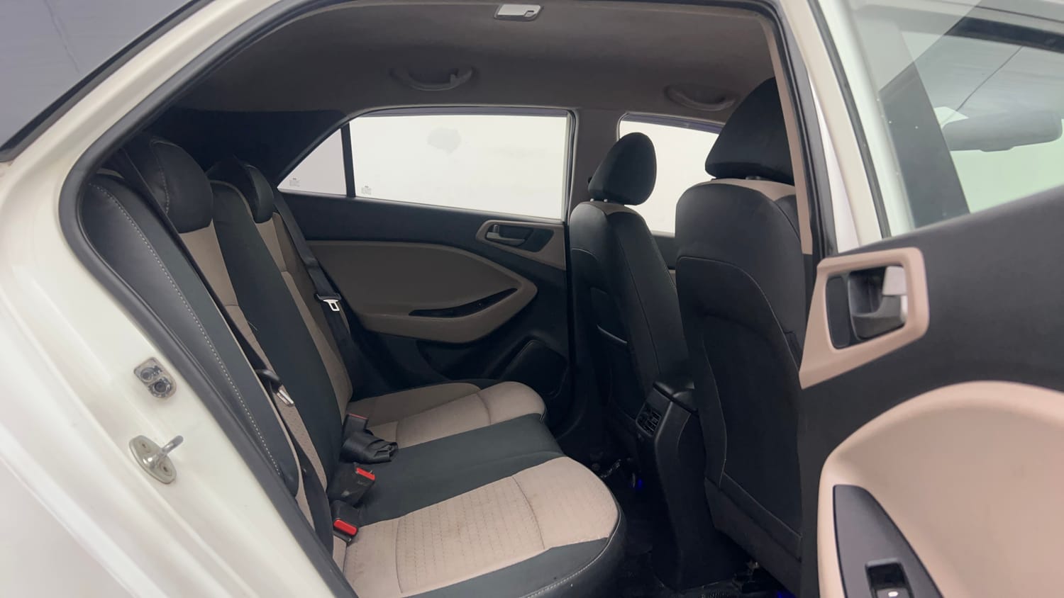 Used 2016 Hyundai Elite i20 Sportz 1.2 Petrol Manual interior RIGHT SIDE REAR DOOR CABIN VIEW