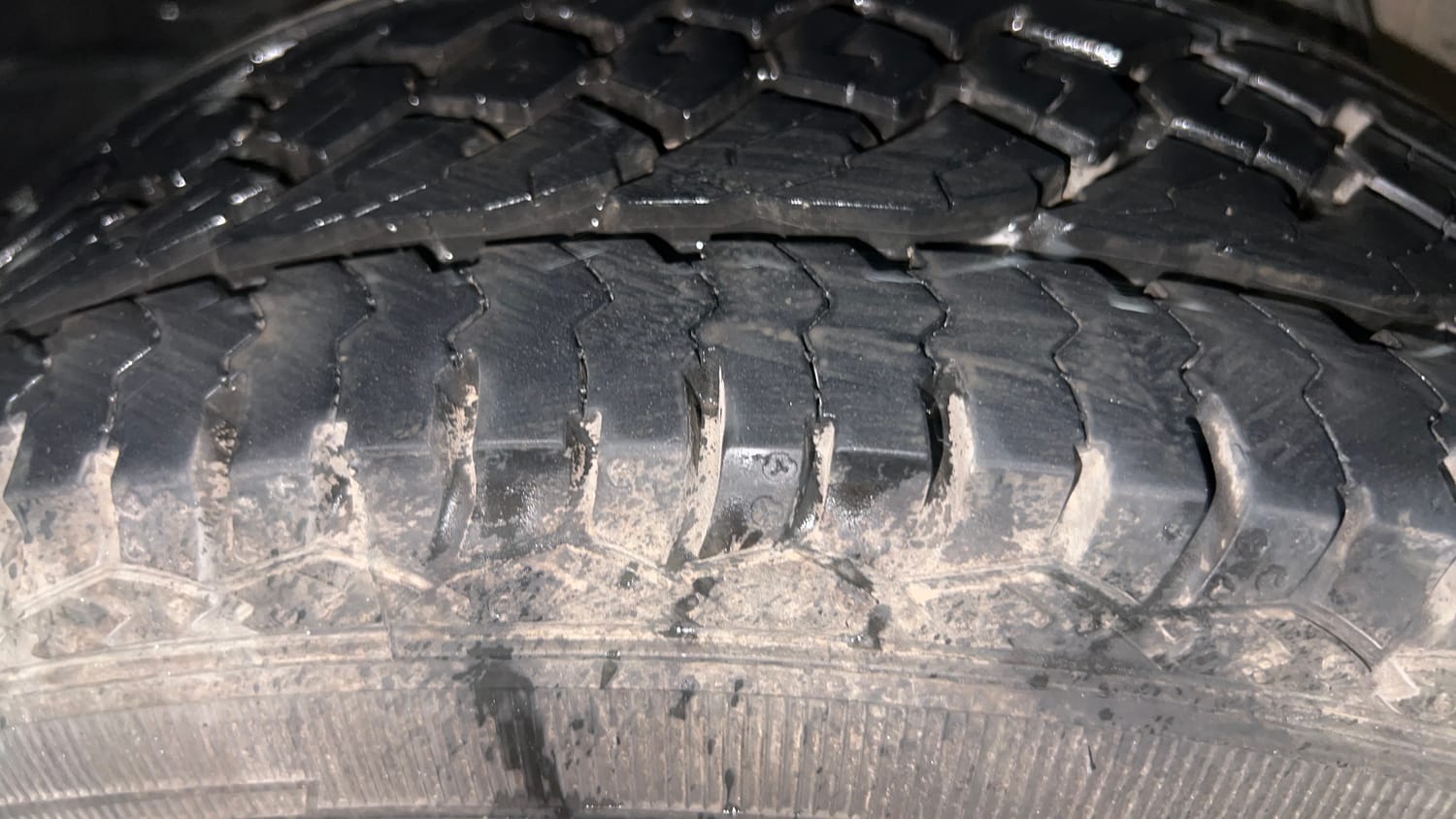 Used 2015 Renault Duster RxL Petrol Petrol Manual tyres RIGHT REAR TYRE TREAD VIEW