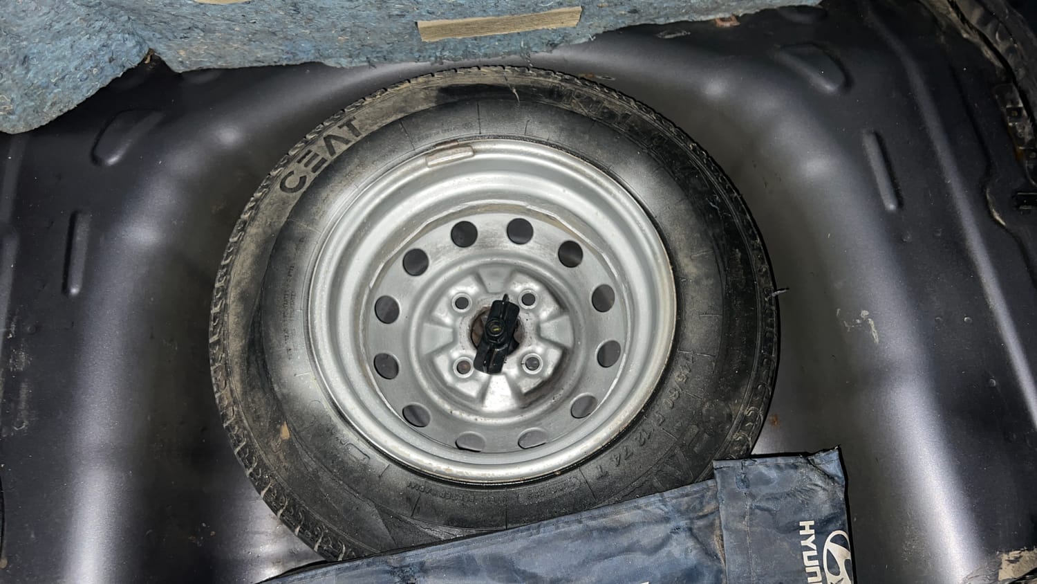 Used 2014 Hyundai Eon Era + Petrol Manual tyres SPARE TYRE VIEW