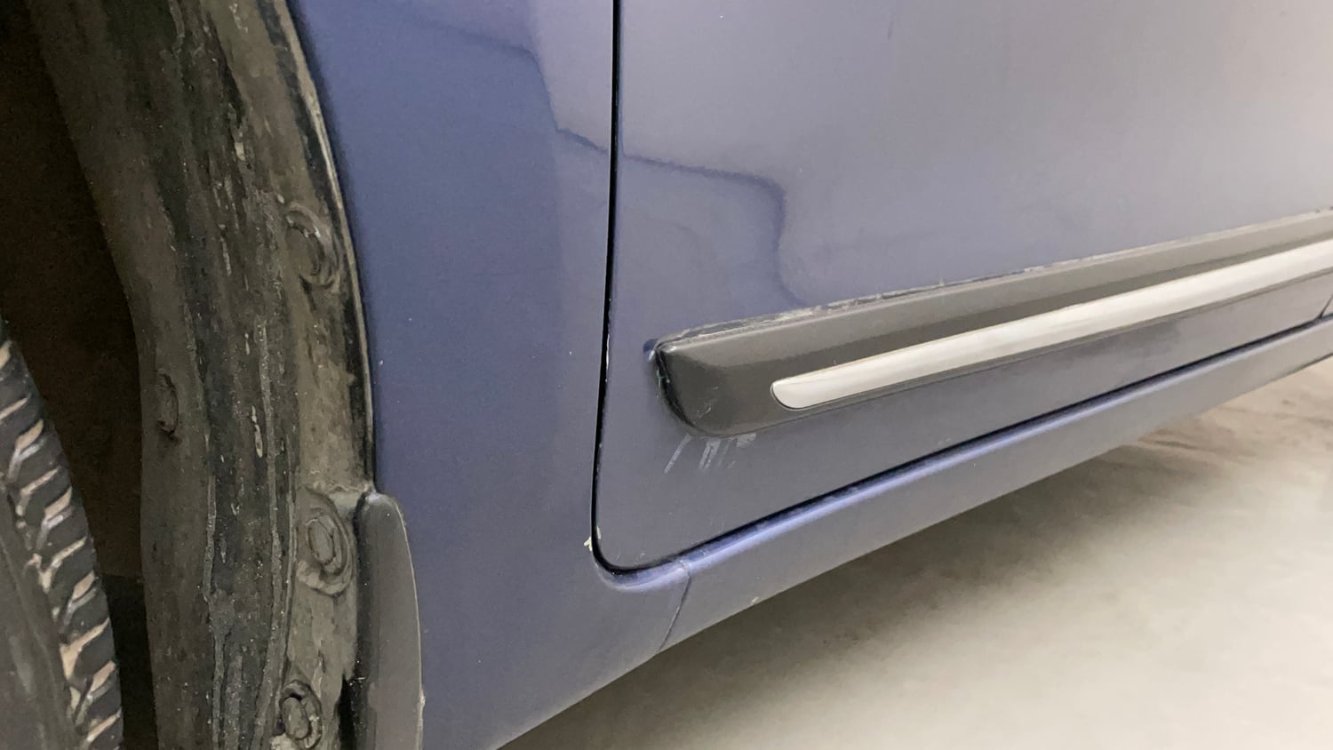 Used 2018 Maruti Suzuki Dzire VXi AMT Petrol Automatic dents MINOR SCRATCH