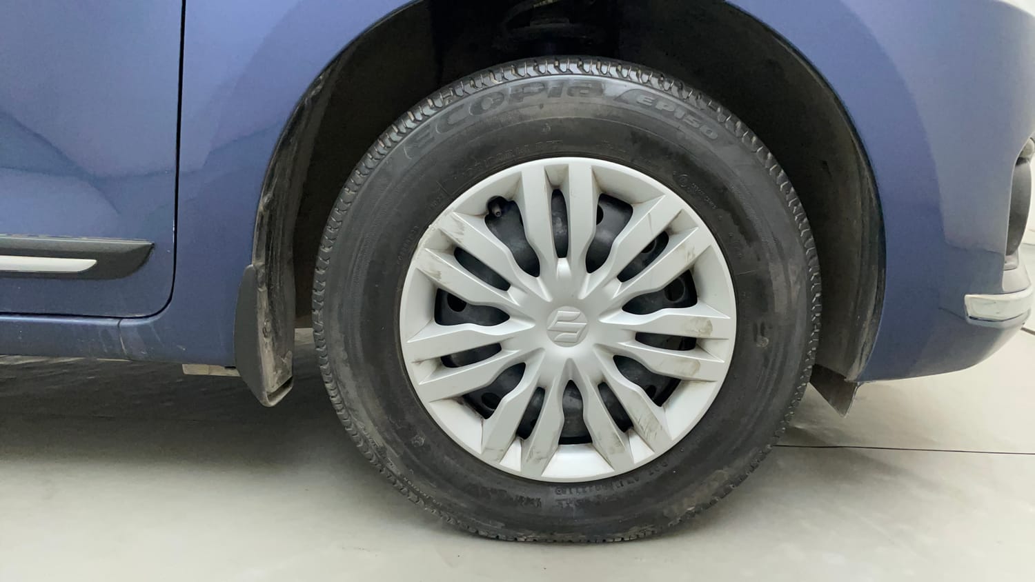 Used 2018 Maruti Suzuki Dzire VXi AMT Petrol Automatic tyres RIGHT FRONT TYRE RIM VIEW
