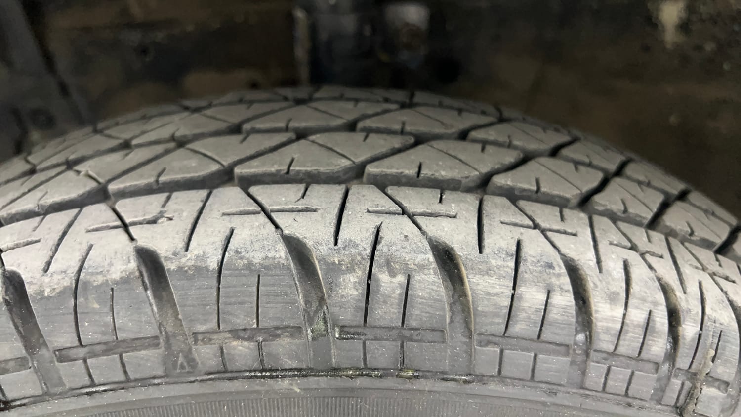Used 2013 Maruti Suzuki Swift VXi Petrol Manual tyres LEFT FRONT TYRE TREAD VIEW
