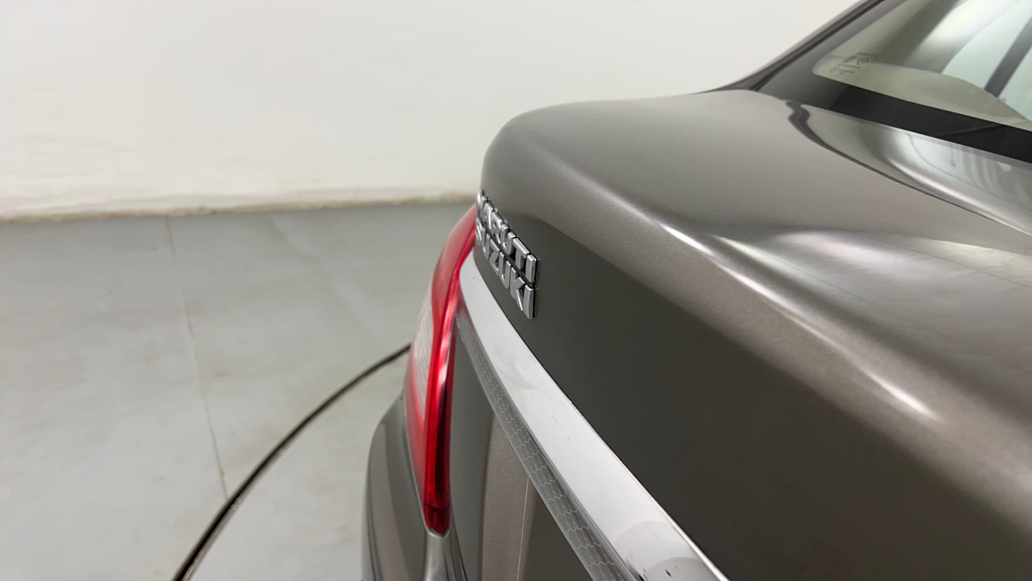 Used 2015 Maruti Suzuki Swift Dzire VXI Petrol Manual dents MINOR SCRATCH